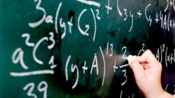 الضعف في الرياضيات وفي اللغات: من المسؤول؟