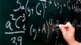 تدريس المواد العلمية هو بداية لفرنسة المدرسة