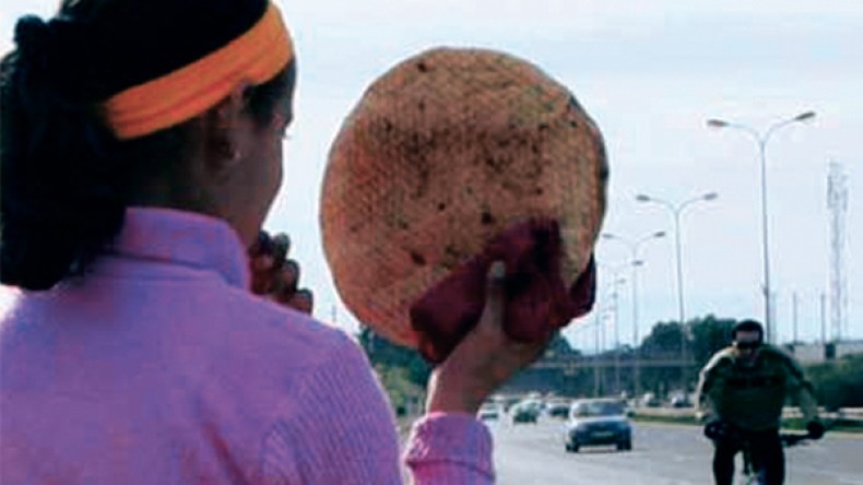 عائلات تسترزق من بيع “المطلوع” بعد أن غلبها الفقر و الجوع!