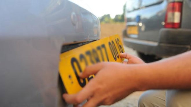 التحضير لحذف رقم الولاية و”أول سنة سير” من لوحات ترقيم السيارات