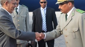 ولد عبد العزيز أبلغ الأوربيين استعداده للتنازل عن قيادة الجيش والرئاسة