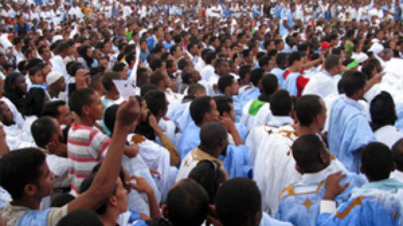 عشرات الجرحى في مواجهات مع الأمن قرب السفارة الإسرائيلية بنواقشط