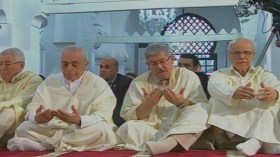 كبار المسؤولين يؤدون صلاة العيد بالجامع الكبير