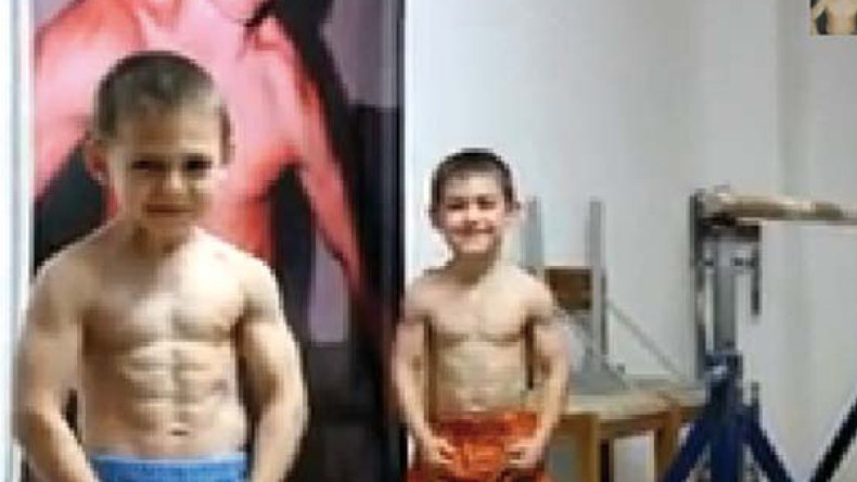 أقوى طفلين في العالم