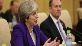 ماي ترفض استقالة وزير بعد تأخره 60 ثانية!