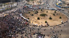 “الشرعية خط أحمر”.. و”جمعة الإنذار الأخير” يزجان بالشارع في الصراع