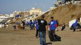 طلبة ومثقفون يتجندون لتخليص الجزائر من قمامتها