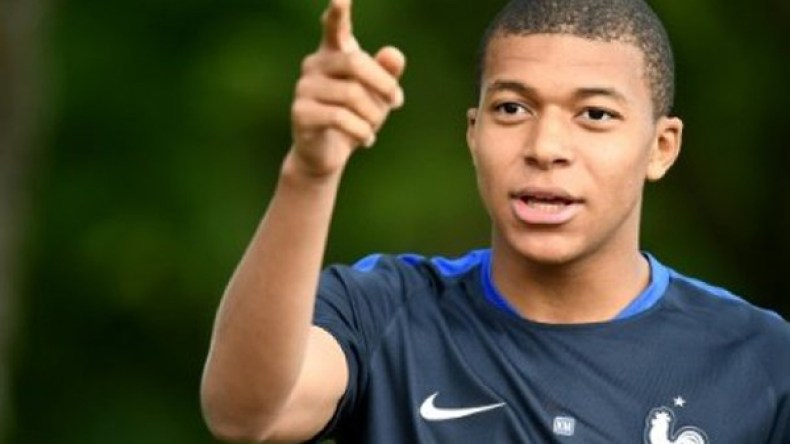 مبابي يفوز بجائزة “الفتى الذهبي”