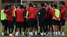 أراد نزع شارة القائد من مبولحي فَطُرد!