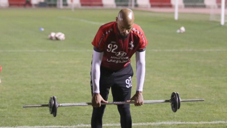 مبولحي يسارع الزمن لحضور تربص المنتخب الوطني!