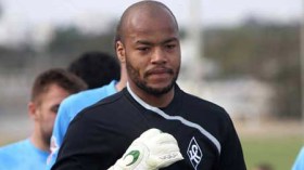 معاناة مبولحي تستمر