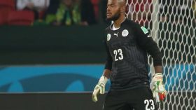 أوغاروف: مبولحي يعاني ضعفا في النظر والتسديدات مفتاح الفوز على الجزائر