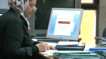 أبي في الدار.. أمّي في السوق!