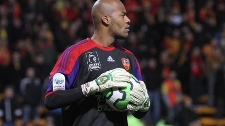 مبولحي‮ ‬يقترب من كونياسبور التركي