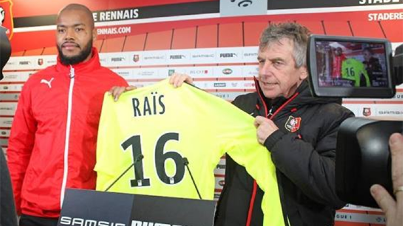 مبولحي: أنا بحاجة للإستقرار.. والجزائر منحتني كل شيء