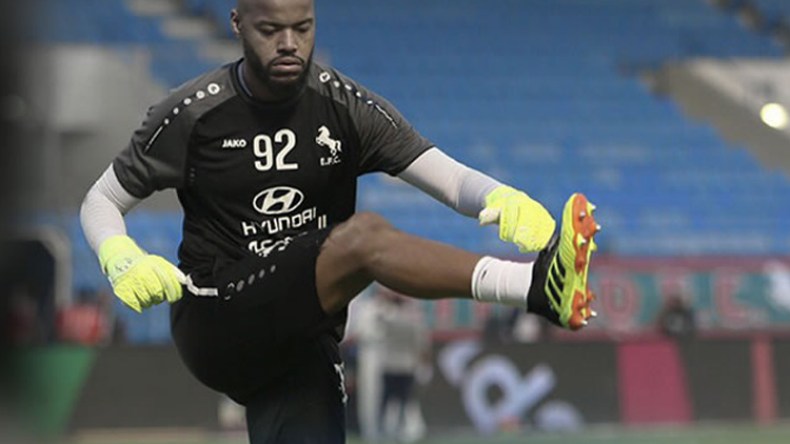 الحارس مبولحي والاتفاق يسقطان بثنائية نظيفة