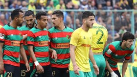 شبيبة القبائل “تُذل” العميد بخماسية