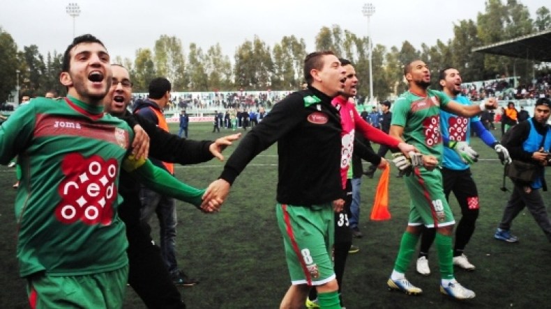 منع 10 فرق من انتداب اللاعبين