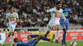 إدارة العميد تفاوض بلخيثر وتريده في “الميركاتو” لمنافسة حشود