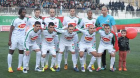 خلاف حول الجانب المالي وشروط العمل بين بن زكري وإدارة العميد