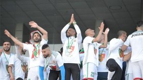 كأس “الكاف” مطلب الأنصار والإدارة تريد تعليق النجمة الثانية!