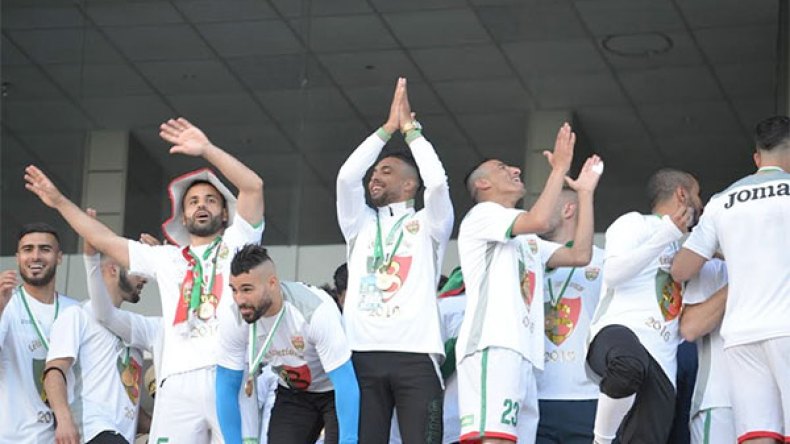 كأس “الكاف” مطلب الأنصار والإدارة تريد تعليق النجمة الثانية!