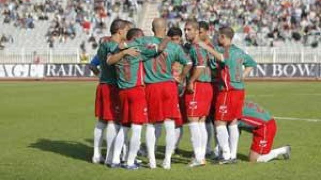 بومشرة طالب بتمزيق عقده دقائق بعد توقيعه