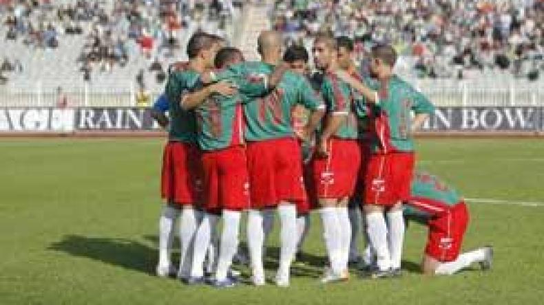 بومشرة طالب بتمزيق عقده دقائق بعد توقيعه