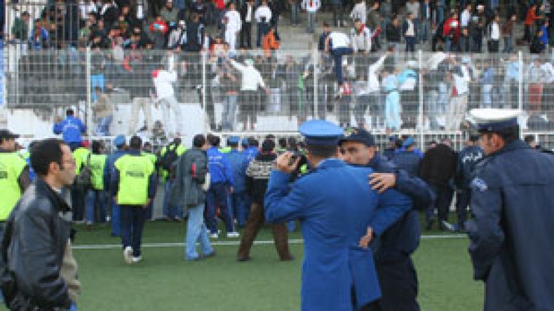 تعزيزات أمنية مشددة للداربي العاصمي ومشكل المدرجات مطروح بحدة