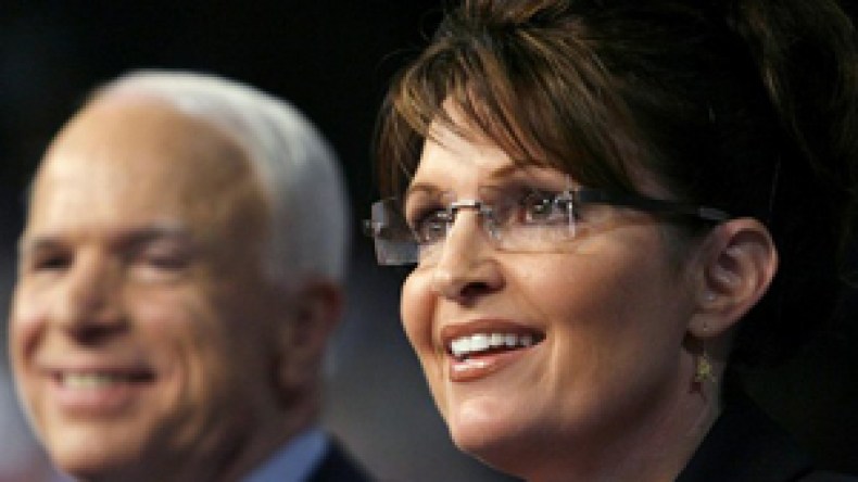 المرشح الجمهوري يستنجد بالعنصر النسوي لمواجهة أوباما