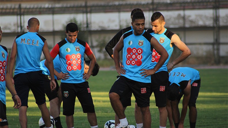 الثلوج تدفع “البابية” إلى التدرب في قاعة الرياضات