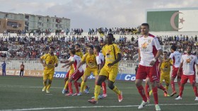 مولودية العلمة وأهلي البرج في مباراة بست نقاط