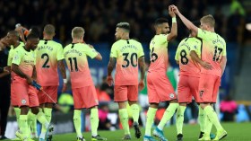 قطار مانشستر سيتي يتوقّف!