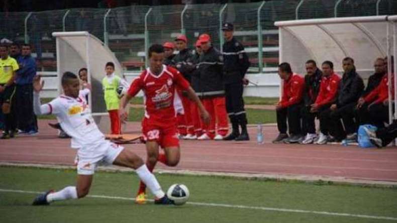 رشق حافلة “الحمراوة” بالحجارة وإصابة الكاتب العام