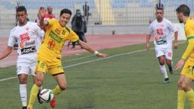 اللاعب بن شاعة يتشابك مع مسؤول العتاد بسبب المنشطات وبابا يشتم اللاعبين