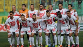 أنصار الحمراوة يحتجون أمام مقر الولاية ويطالبون بتطهير الفريق