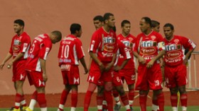 لاعبو مولودية وهران يهددون بمقاطعة التدريبات بسبب المستحقات