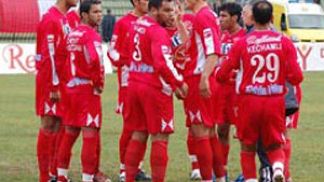الكاميروني‭ ‬‮”‬موبي‭ ‬بيا‮”‬‭ ‬مع‭ ‬الحمراوة‭ ‬لإجراء‭ ‬التجارب‭ ‬ولغزال‭ ‬يوقع‭ ‬اليوم
