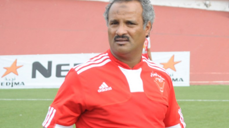 سي الطاهر يجتمع بلاعبي الحمراوة ويضع النقاط على الحروف