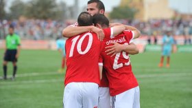 زياد يمضي رسميا في مولودية وهران.. وزعيبة يتفق