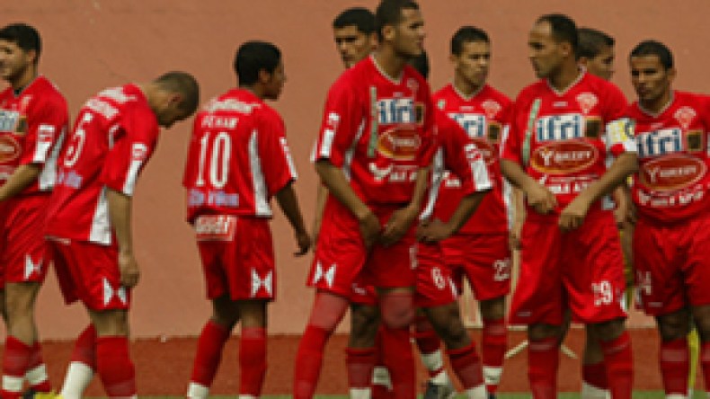 مجاج يحدد أسماء المسرحين ومزاير يغيب عن تدريبات مولودية وهران