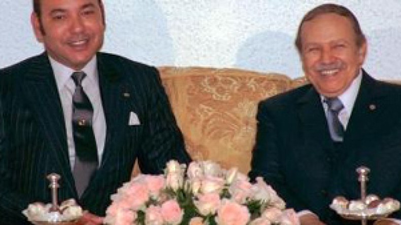 ملك المغرب يريد من الجزائر فتح الحدود للحشاشين والمهربين