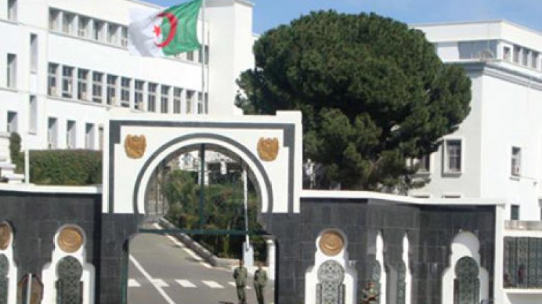 مسرحو الجيش لعجز طبي يلوحون بإضراب عن الطعام