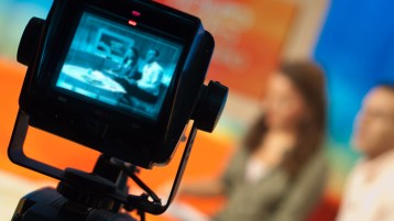 ابتلاع الأكاذيب العالمية عبر مبدأ حرية تدفق الإعلام