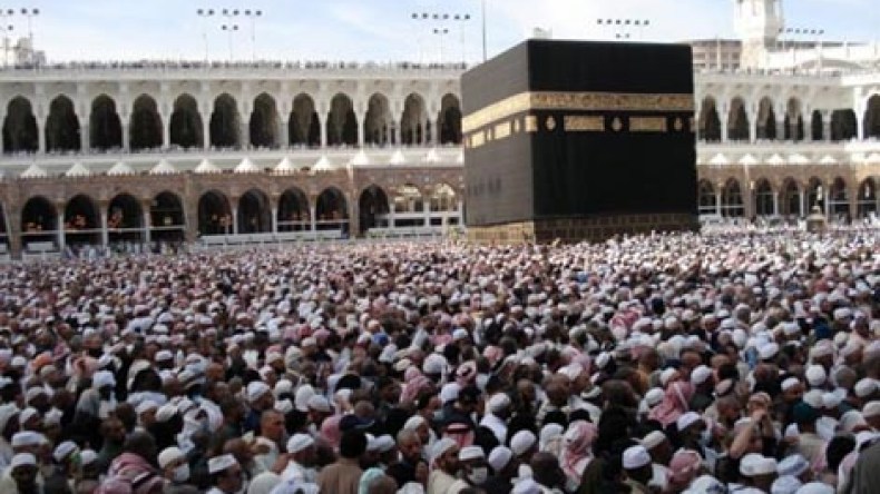 أسرة الحاج المصري الذي يتحدث في السياسة ستُمنع من الحج 5 سنوات