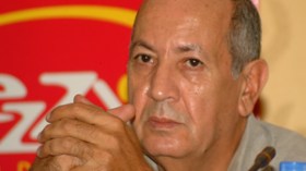 “لا تراجع عن قانون اللاعبين الأجانب”