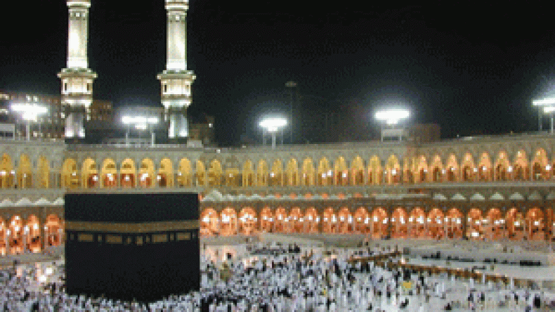 جزائريون من أكثر المتبرعين لإفطار الصائمين بجوار قبر الرسول