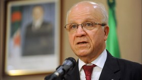 مدلسي يعقد جلسة عمل مع نظيره التونسي