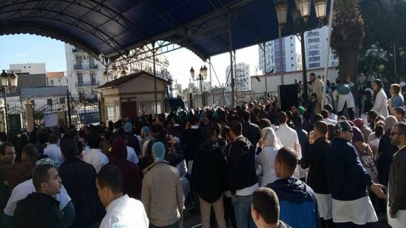 الأطباء يعتصمون بمستشفى مصطفى باشا