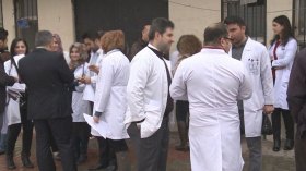 الأطباء المقيمون يطالبون بإلغاء الطابع الإقصائي لامتحان التخصص